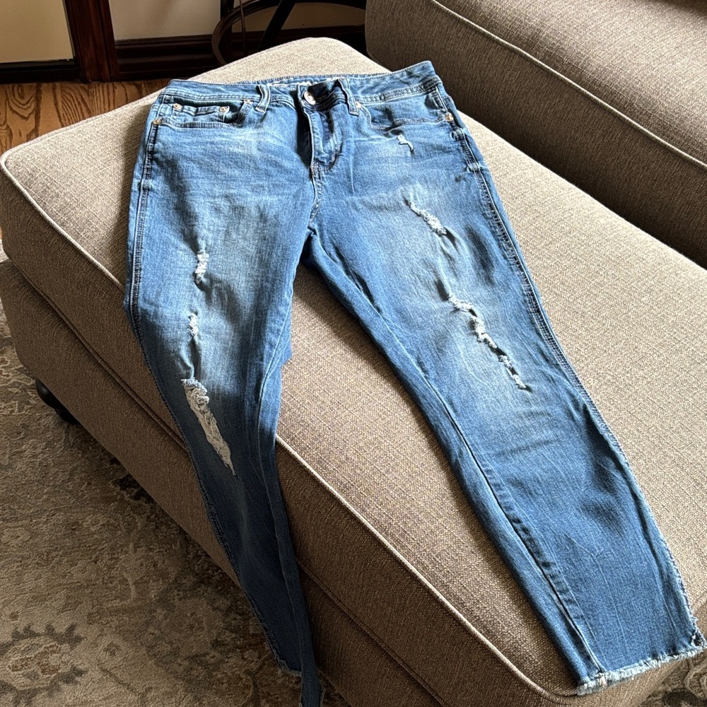 Seven7 distressed high rise skinny ankle jeans. Sz 8